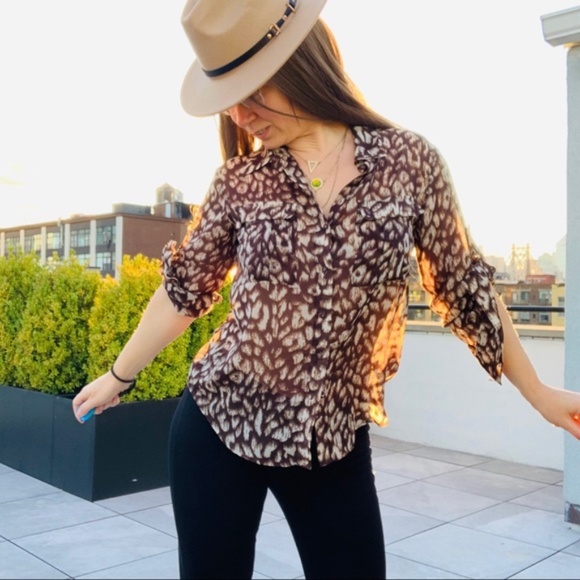 EllenTracy Light Leopard Animal Print Blouse Shirt - Picture 8 of 16